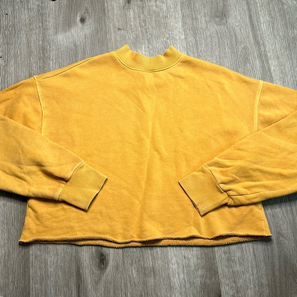 Forever 21 Cropped Crewneck - Picture 1 of 1